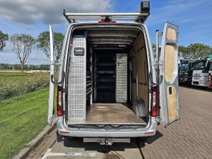 Przestrzeń ładunkowa — Mercedes-Benz SPRINTER 319 L2H2 V6 3.5T-AHG LED z 2020 roku