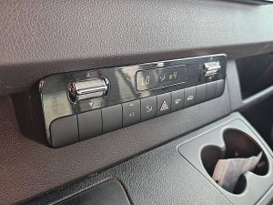Wyposażenie specjalne wnętrza — Mercedes-Benz SPRINTER 319 L2H2 V6 3.5T-AHG LED z 2020 roku