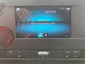 Ekran z Apple CarPlay — Mercedes-Benz SPRINTER 319 L3H2 V6 3.0Ltr Maxi! z 2019 roku
