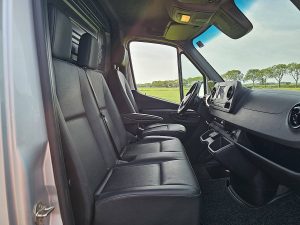 Wnętrze kabiny — Mercedes-Benz SPRINTER 319 L3H2 V6 3.0Ltr Maxi! z 2019 roku