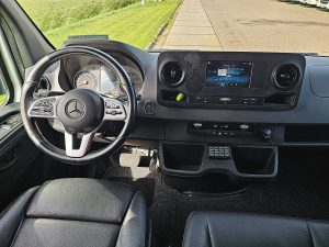 Deska rozdzielcza i stanowisko kierowcy — Mercedes-Benz SPRINTER 319 L3H2 V6 3.0Ltr Maxi! z 2019 roku
