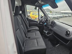 Wnętrze kabiny — Mercedes-Benz SPRINTER 515 ac camera EURO6 z 2022 roku