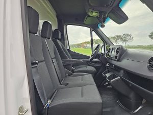 Wnętrze kabiny — Mercedes-Benz SPRINTER 516 CDI 37 DL FRIGO z 2021 roku