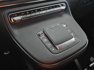 Wyposażenie specjalne wnętrza — Mercedes-Benz V-KLASSE 250 CDI Full 7-persoons EUR6 z 2025 roku