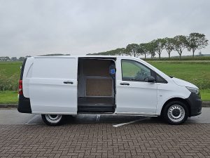 Drzwi boczne przestrzeni ładunkowej — Mercedes-Benz VITO 110 L2 Airco Carplay ! z 2024 roku