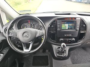 Deska rozdzielcza i stanowisko kierowcy — Mercedes-Benz VITO 110 L2 Airco Carplay ! z 2024 roku