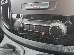 Wyposażenie specjalne wnętrza — Mercedes-Benz VITO 110 L2 Airco Carplay ! z 2024 roku