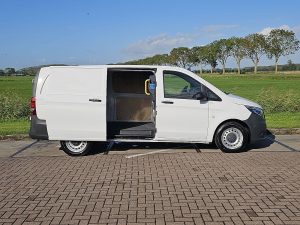 Drzwi boczne przestrzeni ładunkowej — Mercedes-Benz VITO 110 L2 LED Euro6 Carplay z 2021 roku