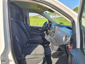 Wnętrze kabiny — Mercedes-Benz VITO 110 L2 LED Euro6 Carplay z 2021 roku