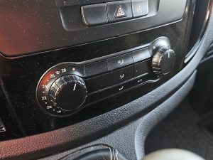 Wyposażenie specjalne wnętrza — Mercedes-Benz VITO 110 L2 LED Euro6 Carplay z 2021 roku