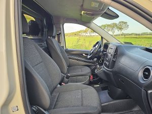Wnętrze kabiny — Mercedes-Benz VITO 114 L2 Airco Euro6! z 2019 roku
