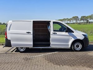 Drzwi boczne przestrzeni ładunkowej — Mercedes-Benz VITO 114 L2 Carplay Camera AC z 2022 roku