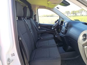 Wnętrze kabiny — Mercedes-Benz VITO 114 L2 Carplay Camera AC z 2022 roku