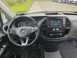 Deska rozdzielcza i stanowisko kierowcy — Mercedes-Benz VITO 114 L2 Wp-Inrichting LED z 2022 roku