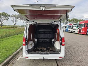 Przestrzeń ładunkowa — Mercedes-Benz VITO 116 nwe type ac aut EUR6 z 2024 roku