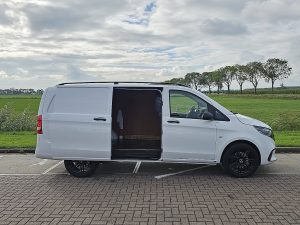 Drzwi boczne przestrzeni ładunkowej — Mercedes-Benz VITO 116 nwe type ac aut EUR6 z 2024 roku