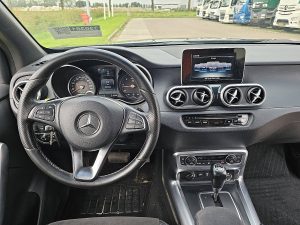 Deska rozdzielcza i stanowisko kierowcy — Mercedes-Benz X 350 CDI 3.0 ltr 6cyl EURO6 z 2019 roku