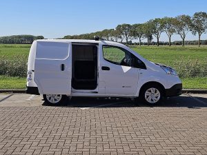 Drzwi boczne przestrzeni ładunkowej — Nissan E-NV200 ac aut wltp 200 kms z 2021 roku