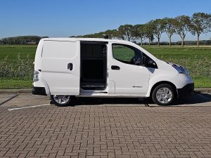 Drzwi boczne przestrzeni ładunkowej — Nissan E-NV200 ac aut wltp 200 kms z 2021 roku