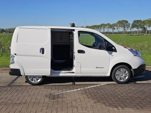 Drzwi boczne przestrzeni ładunkowej — Nissan E-NV200 ac aut wltp 200 kms z 2021 roku
