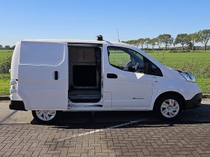 Drzwi boczne przestrzeni ładunkowej — Nissan E-NV200 ac aut wltp 200 kms z 2021 roku