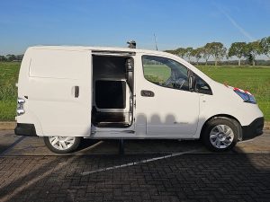 Drzwi boczne przestrzeni ładunkowej — Nissan E-NV200 ac aut wltp 200 kms z 2021 roku