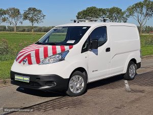 Strona kierowcy z przodu — Nissan E-NV200 ac aut wltp 200 kms z 2021 roku