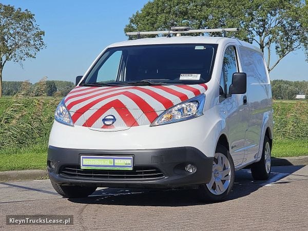 Nissan E-NV200 ac aut wltp 200 kms z 2021 roku, blaszak z zagranicy — przód pojazdu