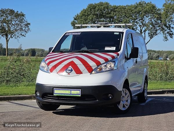 Nissan E-NV200 ac aut wltp 200 kms z 2021 roku, blaszak z zagranicy — przód pojazdu