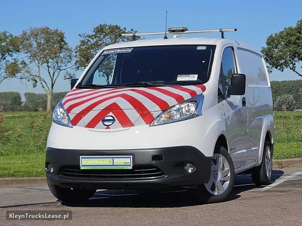 Nissan E-NV200 ac aut wltp 200 kms z 2021 roku, blaszak z zagranicy — przód pojazdu