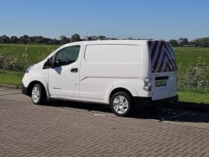Strona kierowcy z tyłu — Nissan E-NV200 ac aut wltp 200 kms z 2021 roku
