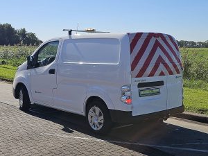 Strona kierowcy z tyłu — Nissan E-NV200 ac aut wltp 200 kms z 2021 roku
