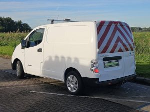 Strona kierowcy z tyłu — Nissan E-NV200 ac aut wltp 200 kms z 2021 roku