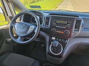 Deska rozdzielcza i stanowisko kierowcy — Nissan E-NV200 ac aut wltp 200 kms z 2021 roku