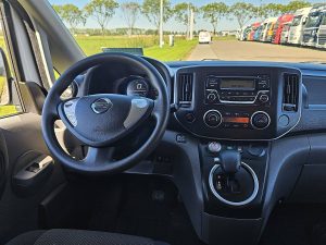 Deska rozdzielcza i stanowisko kierowcy — Nissan E-NV200 ac aut wltp 200 kms z 2021 roku