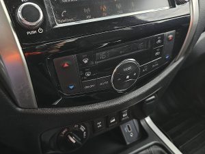 Wyposażenie specjalne wnętrza — Nissan NAVARA 2.3 4WD 4x4 160Pk NAP z 2019 roku