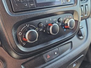 Wyposażenie specjalne wnętrza — Nissan NV 300 L2 Lang Euro6 Airco! z 2022 roku