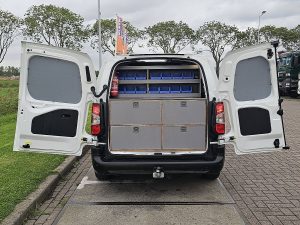 Przestrzeń ładunkowa — Opel COMBO 1.5 L2 2xZijdeur NAP AC! z 2021 roku
