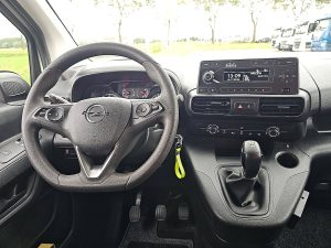 Deska rozdzielcza i stanowisko kierowcy — Opel COMBO 1.5 L2 2xZijdeur NAP AC! z 2021 roku