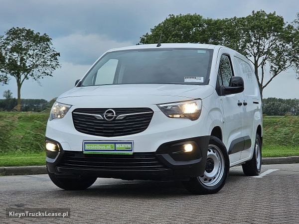 Opel COMBO 1.5 L2 2xZijdeur NAP AC! z 2021 roku, kompaktowy dostawczak z zagranicy — przód pojazdu