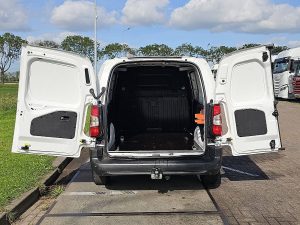 Przestrzeń ładunkowa — Opel COMBO 1.5 L2 2xZjdeur NAP Eur6 z 2021 roku
