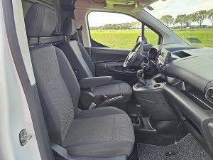 Wnętrze kabiny — Opel COMBO 1.5 L2 2xZjdeur NAP Eur6 z 2021 roku