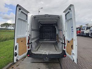 Przestrzeń ładunkowa — Opel MOVANO 2.3 z 2018 roku