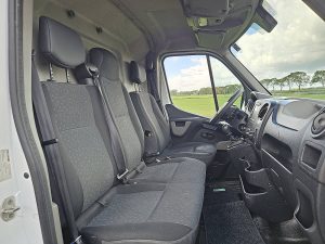 Wnętrze kabiny — Opel MOVANO 2.3 z 2018 roku