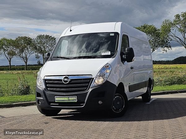 Opel MOVANO 2.3 z 2018 roku, blaszak z zagranicy — przód pojazdu