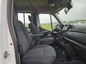 Wnętrze kabiny — Opel MOVANO 2.3 HIAB018 kraan EURO6 z 2021 roku