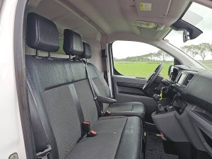 Wnętrze kabiny — Opel VIVARO 1.5 L2 NAP Euro6 Navi! z 2020 roku