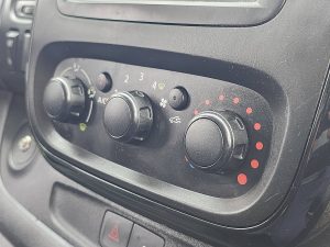 Wyposażenie specjalne wnętrza, ujęcie 2 — Opel VIVARO 1.6 z 2017 roku