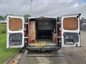 Przestrzeń ładunkowa — Opel VIVARO 1.6 z 2017 roku