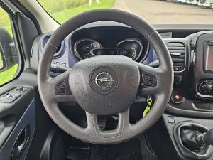 Wyposażenie specjalne wnętrza — Opel VIVARO 1.6 z 2017 roku